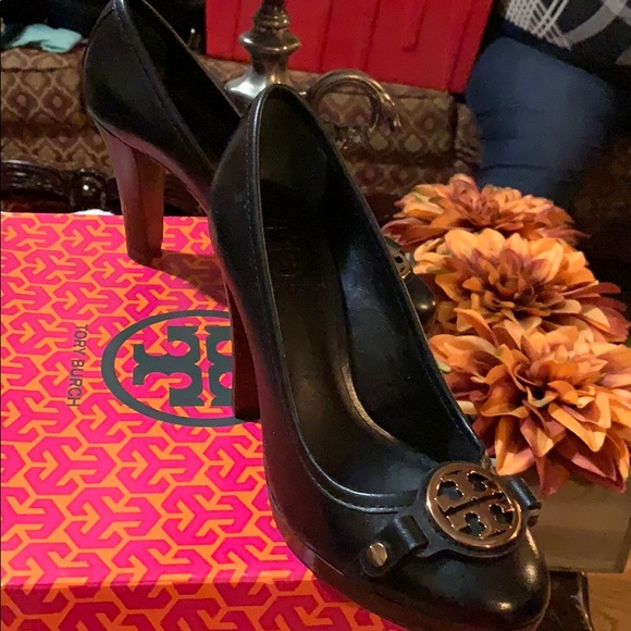 Shoes - Picture 2 of 4